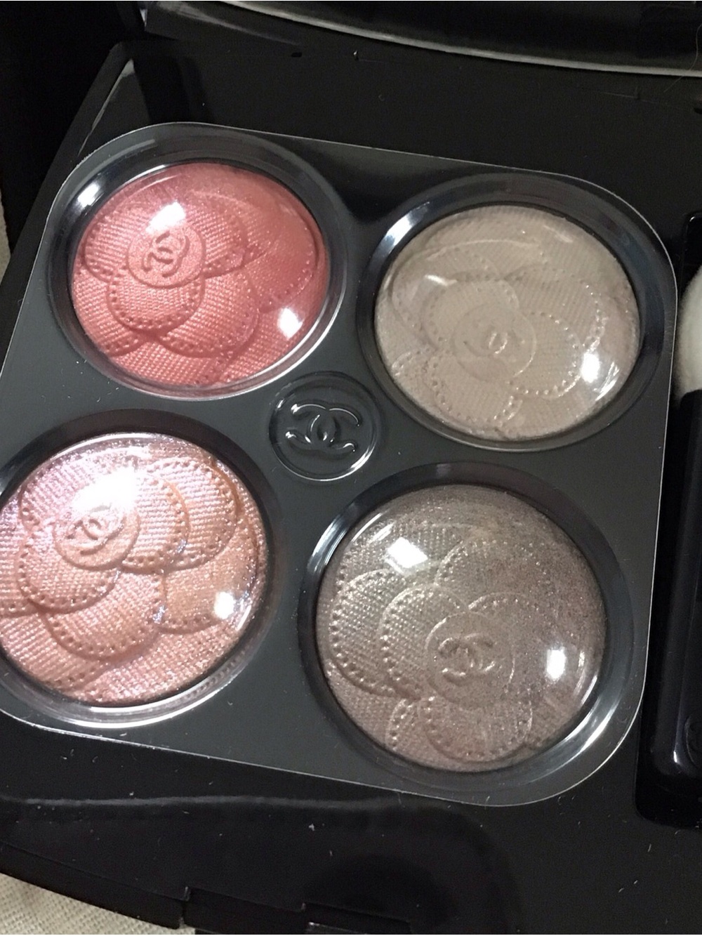 New CHANEL Limited Edition Quad Eyeshadow Palette Utopia Rose, Peach, Champagne